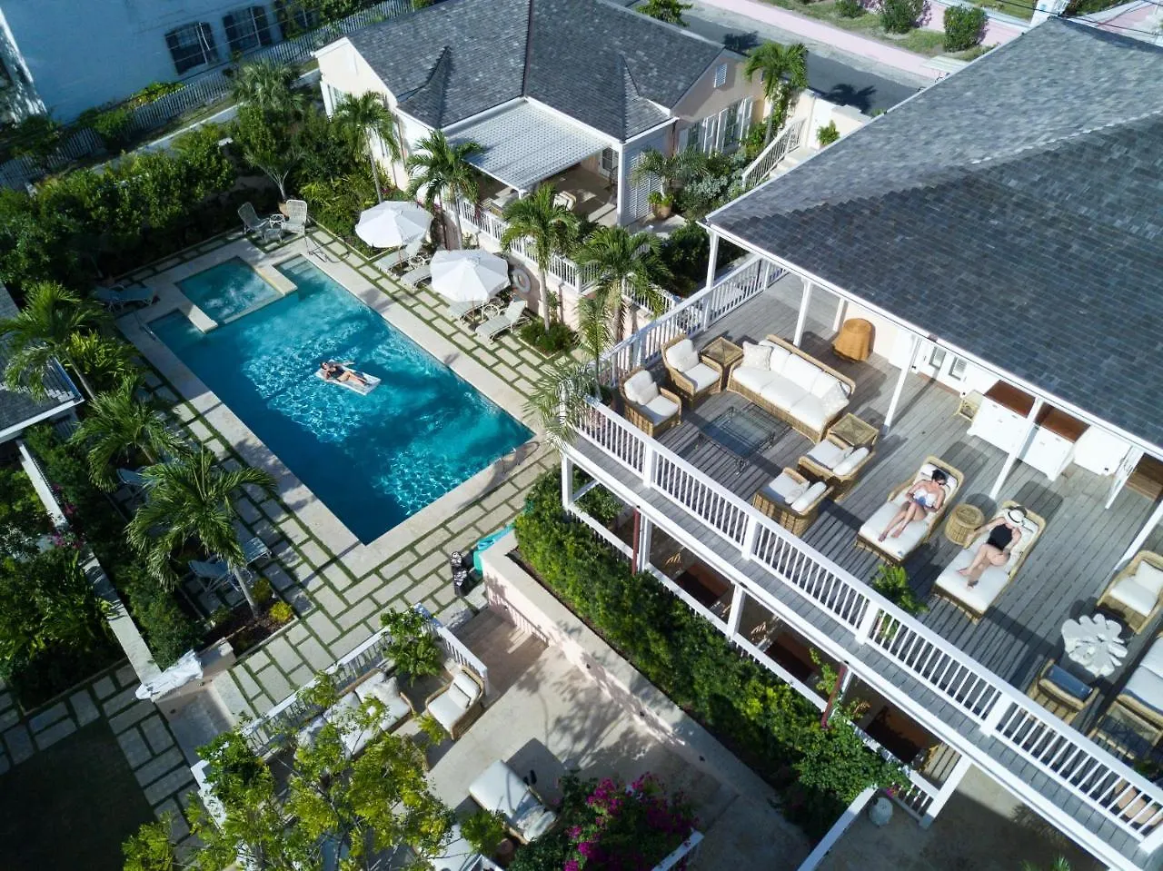 מלון Dunmore Town Eleven Bahama House
